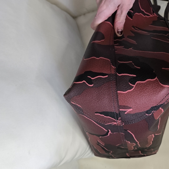 Coach Camouflage City Tote Bag - Red and Brown Rare - Picture 8 of 8